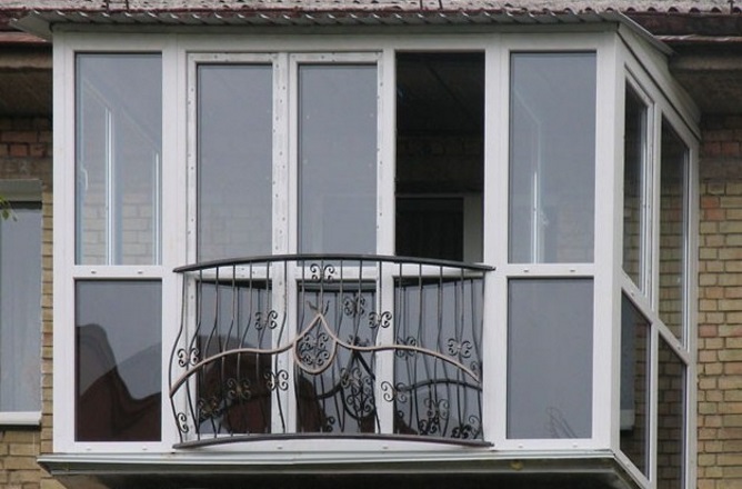 Остекление французского балкона