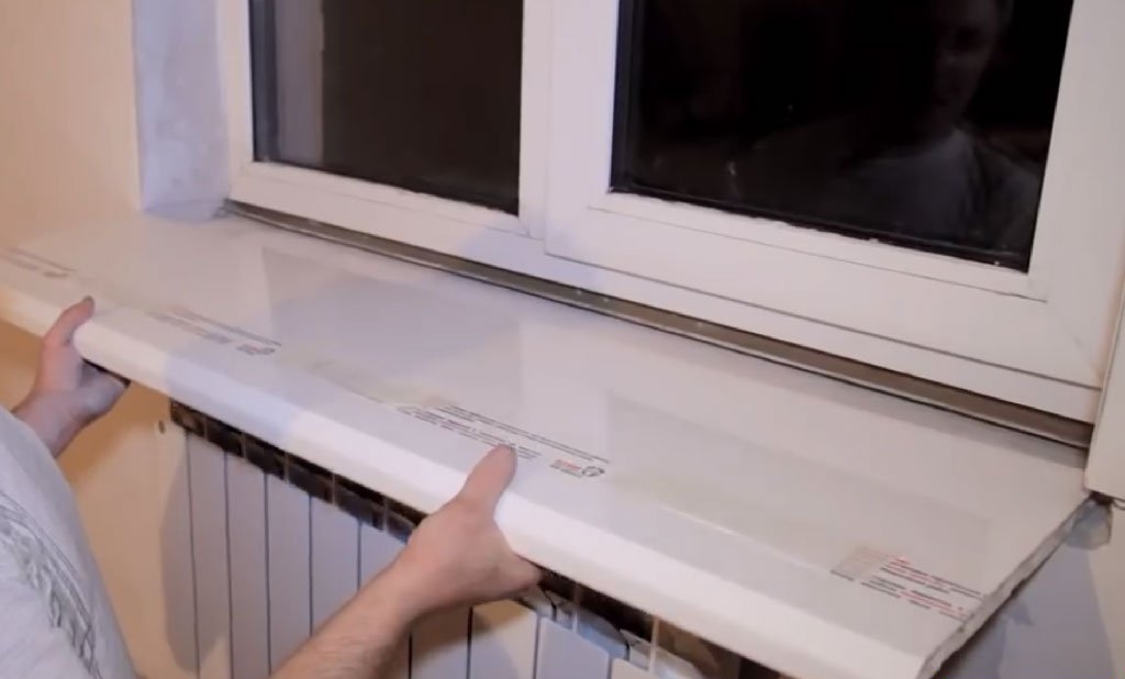 замена подоконника пластикового окна своими руками видео