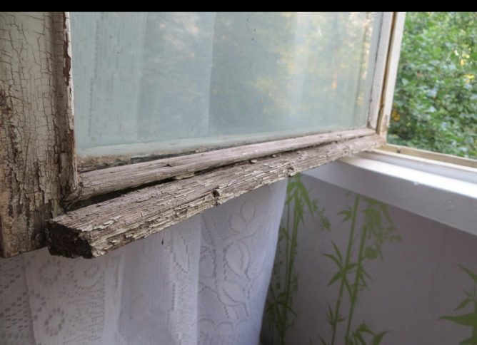 Старое деревянное окно
